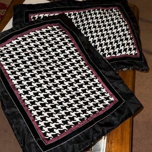 Black and White pillowcases ( REGULAR SIZE)
